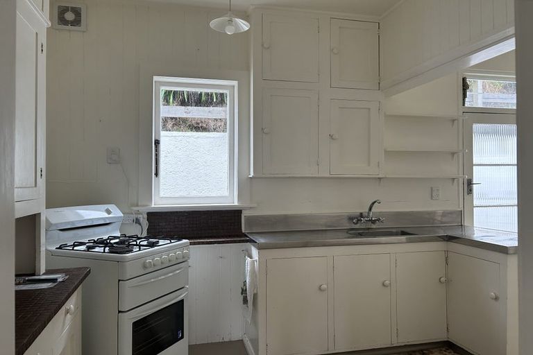 Photo of property in 76 Mitchell Street, Brooklyn, Wellington, 6021