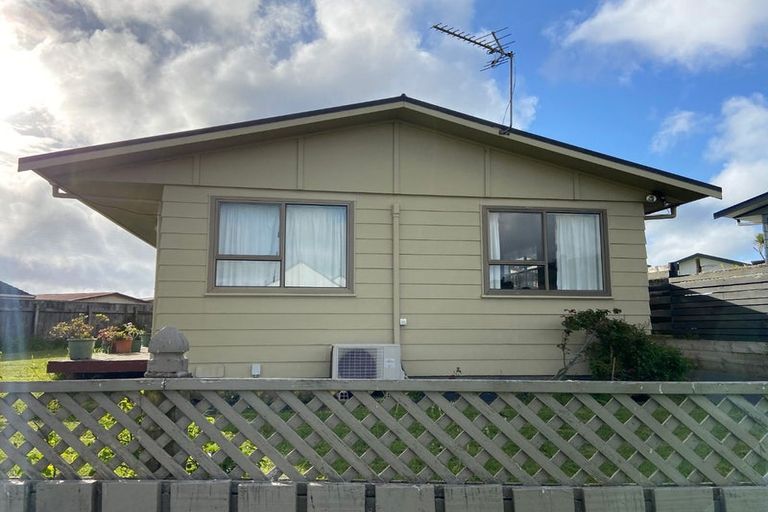 Photo of property in 75 Horokiwi Road West, Newlands, Wellington, 6037