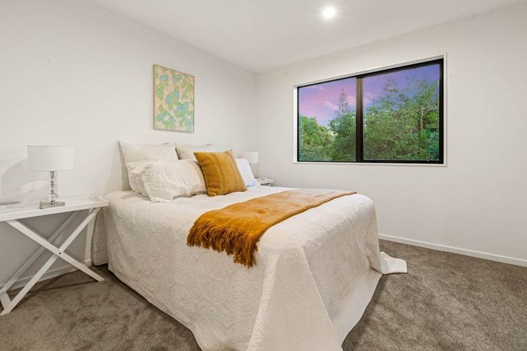 Photo of property in 208a Ti Rakau Drive, Pakuranga Heights, Auckland, 2010