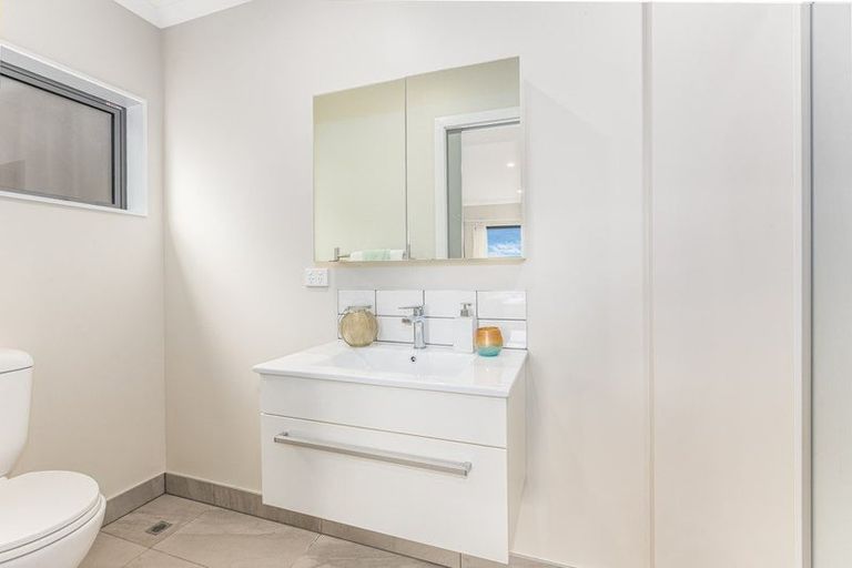 Photo of property in 5 Pacific View, Whitby, Porirua, 5024