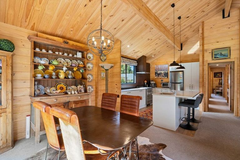 Photo of property in 10 Carlisle Street, Athol, 9793