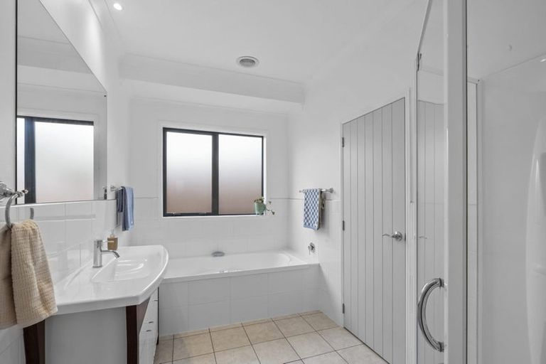 Photo of property in 176a Heta Road, Highlands Park, New Plymouth, 4312