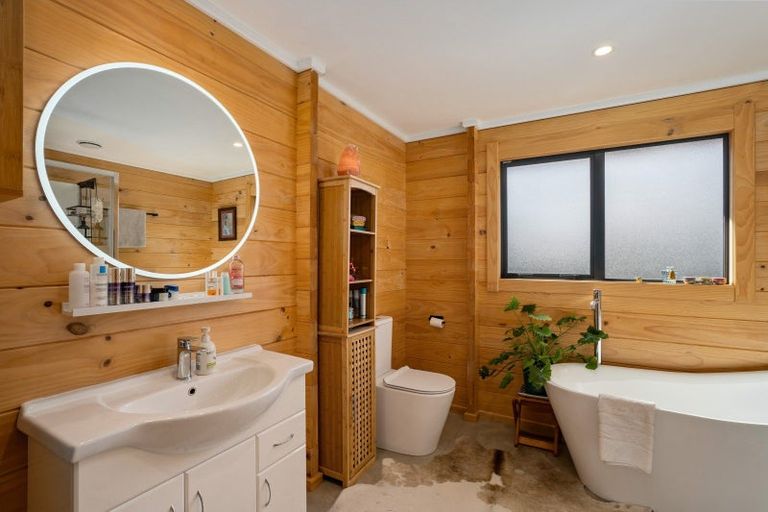 Photo of property in 10 Carlisle Street, Athol, 9793