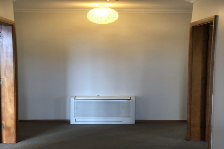 Photo of property in 54 Horokiwi Road West, Newlands, Wellington, 6037