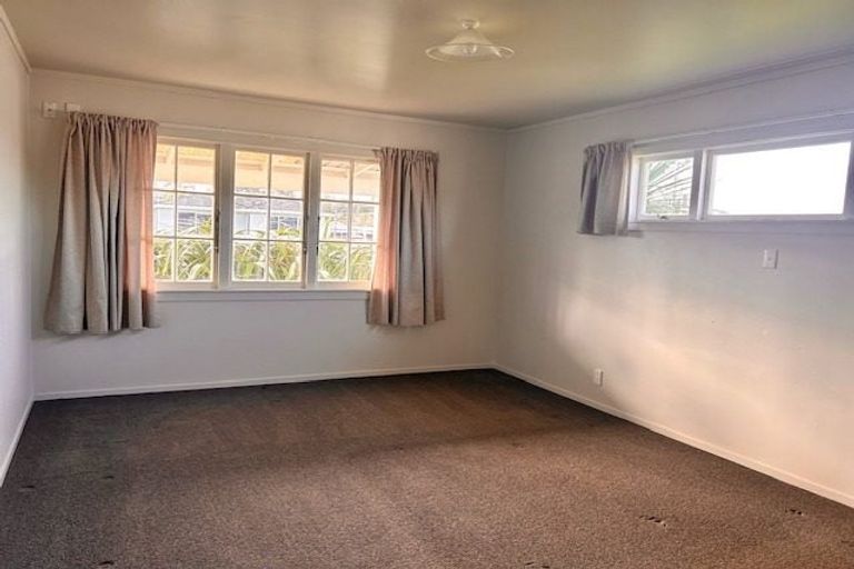 Photo of property in 11 Domett Street, Waitara, 4320