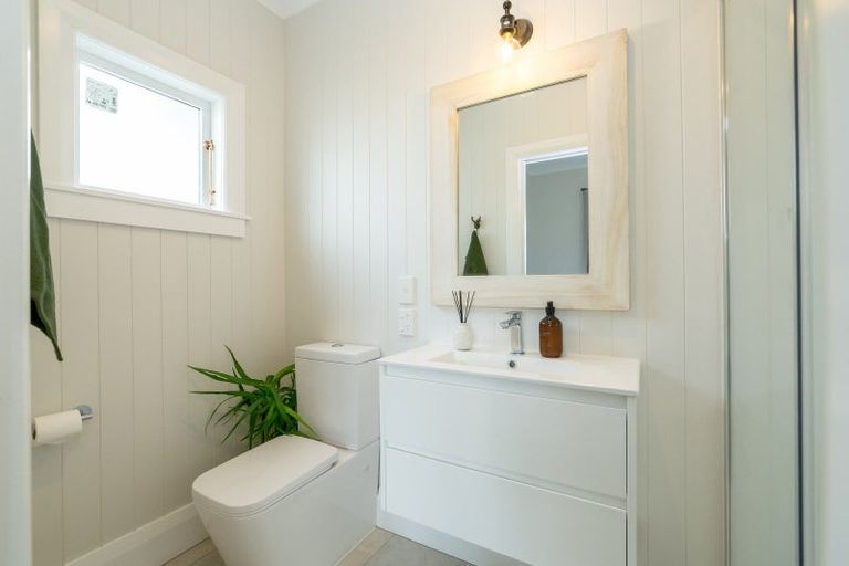 Photo of property in 35 Cambridge Terrace, Masterton, 5810