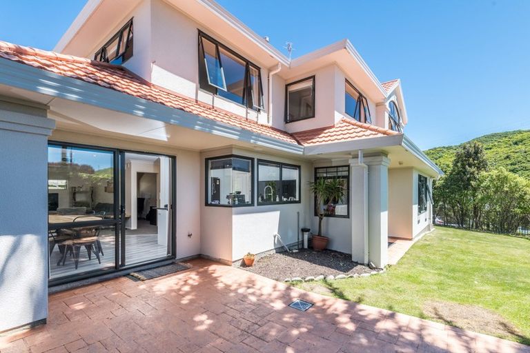 Photo of property in 2 Ridley Green, Churton Park, Wellington, 6037