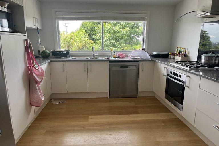 Photo of property in 98 Matipo Road, Mairangi Bay, Auckland, 0630