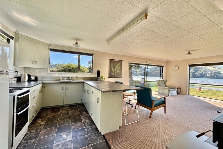 Photo of property in 25 Riverside Road, Taieri Mouth, 9091