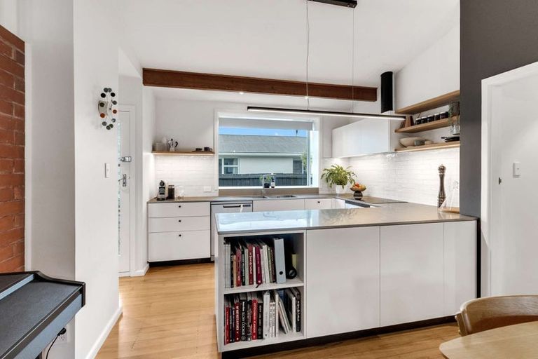 Photo of property in 33 Kent Lodge Avenue, Avonhead, Christchurch, 8042