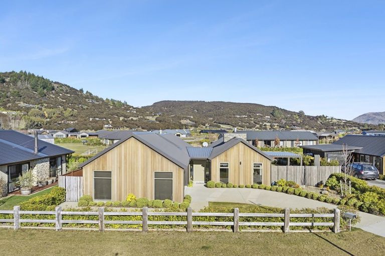 Photo of property in 30 Mount Linton Avenue, Wanaka, 9305