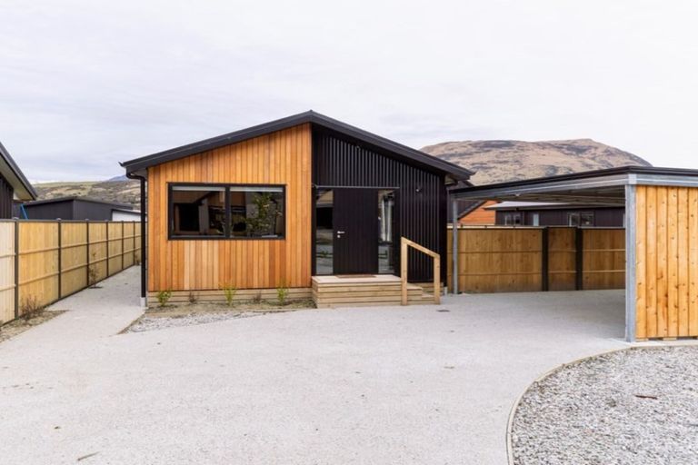 Photo of property in 19 Maize Street, Jacks Point, Queenstown, 9371