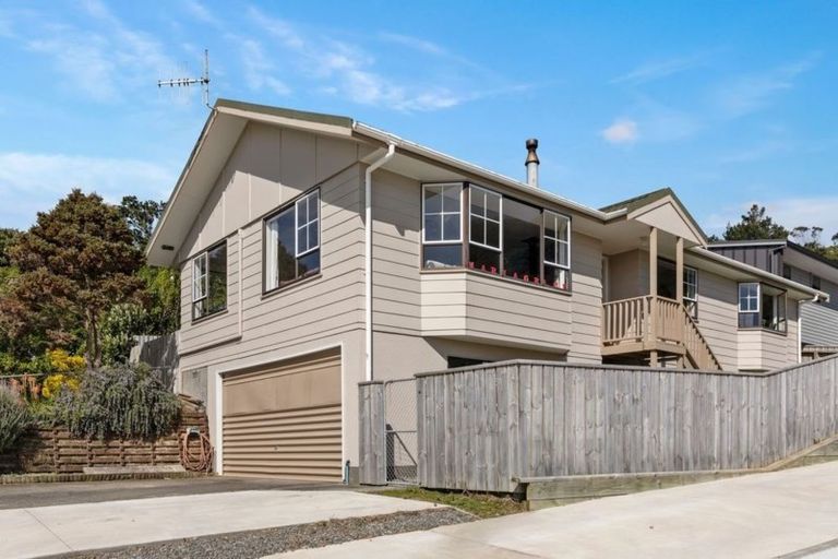 Photo of property in 16 Longitude Place, Whitby, Porirua, 5024