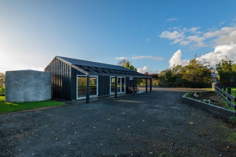 Photo of property in 1343 Kahikatea Flat Road, Kaukapakapa, 0871