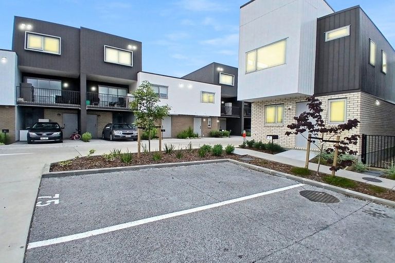 Photo of property in 10 Ngae Place, Mangere East, Auckland, 2024