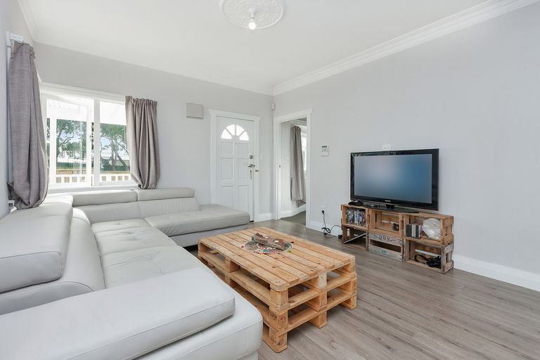 Photo of property in 23 Brandon Road, Glen Eden, Auckland, 0602