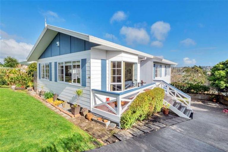 Photo of property in 15a Darcy Place, Massey, Auckland, 0614