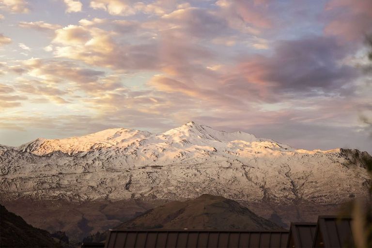 Photo of property in 17 Kerrera Lane, Jacks Point, Queenstown, 9371