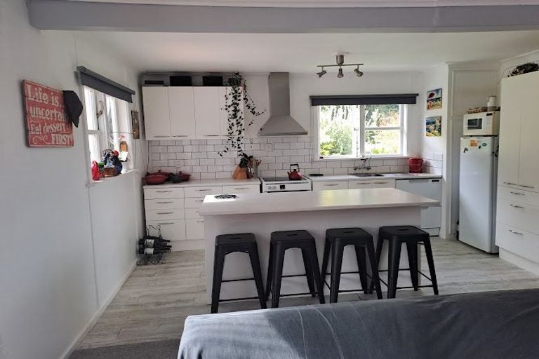 Photo of property in 11 Graham Street, Porangahau, 4293