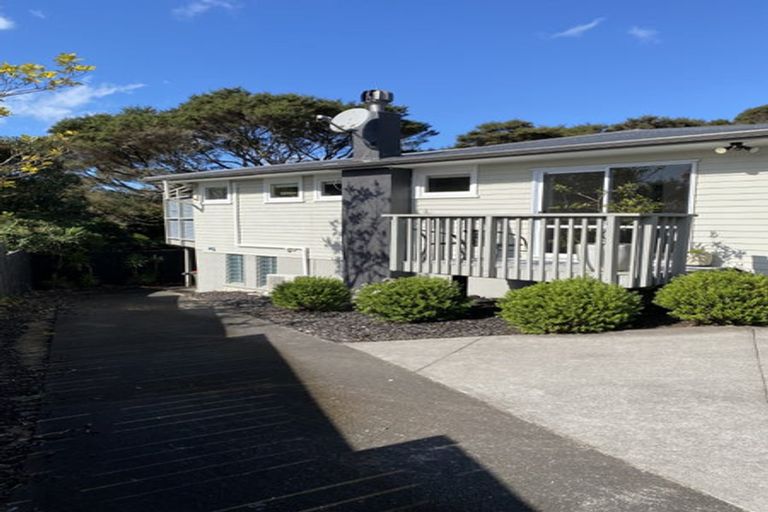 Photo of property in 27 Aplin Place, Birkdale, Auckland, 0626