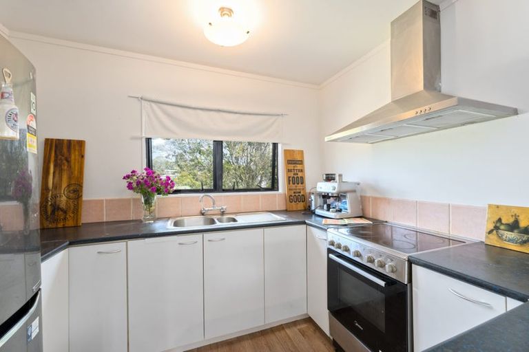 Photo of property in 3 Loughanure Place, Massey, Auckland, 0614