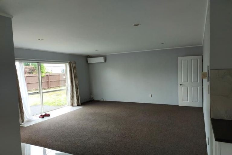 Photo of property in 100 Manuroa Road, Takanini, 2112