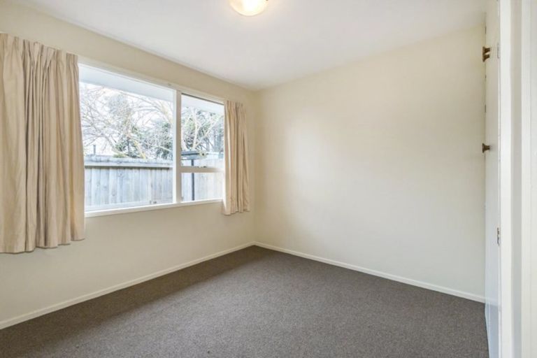 Photo of property in 16 Inwoods Road, Parklands, Christchurch, 8083