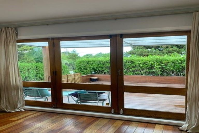Photo of property in 127 Matipo Road, Te Atatu Peninsula, Auckland, 0610
