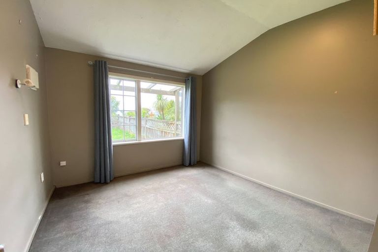 Photo of property in 8a Williams Street, Sunshine Bay, Queenstown, 9300
