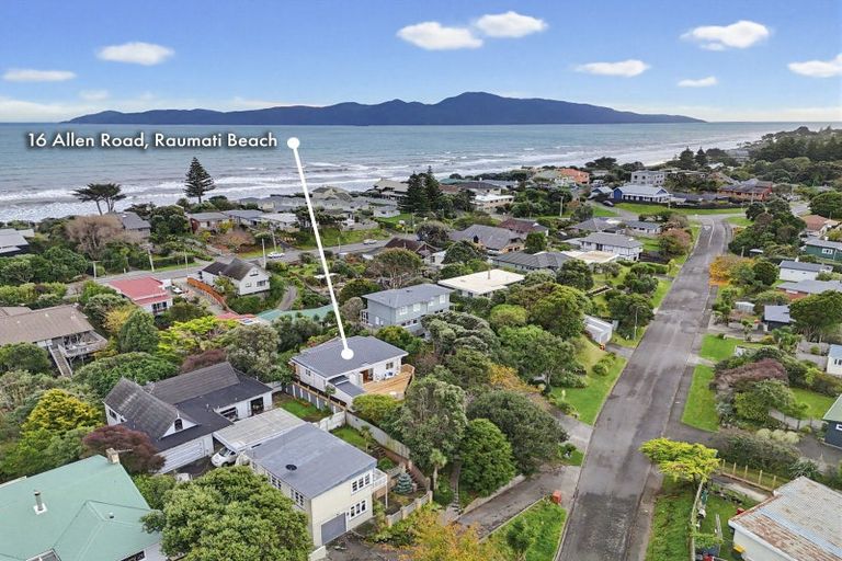 Photo of property in 16 Allen Road, Raumati Beach, Paraparaumu, 5032
