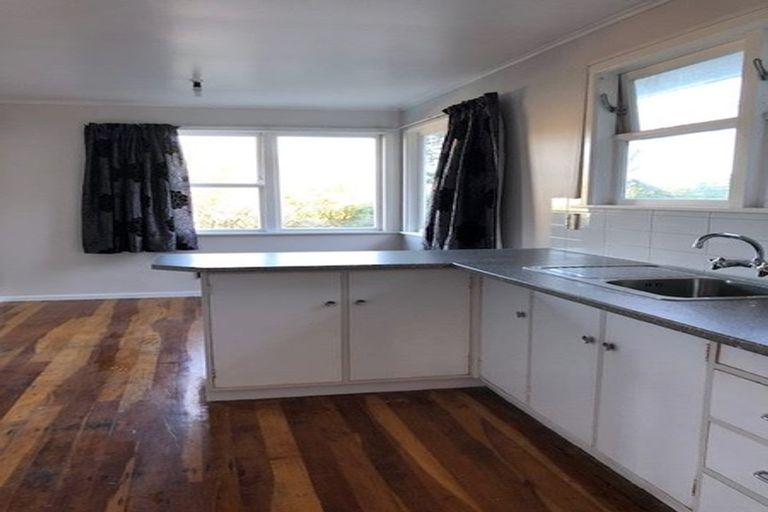 Photo of property in 147 Ruskin Road, Newlands, Wellington, 6037