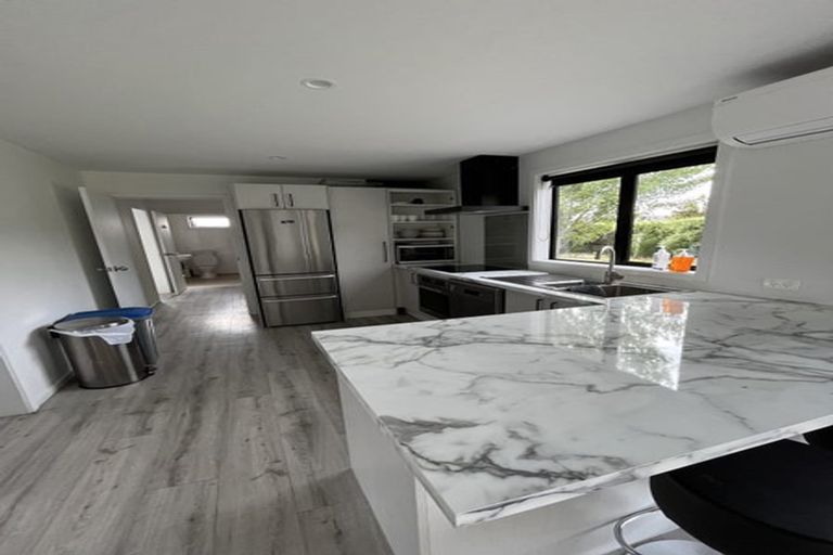 Photo of property in 2 Cleland Close, Wanaka, 9382