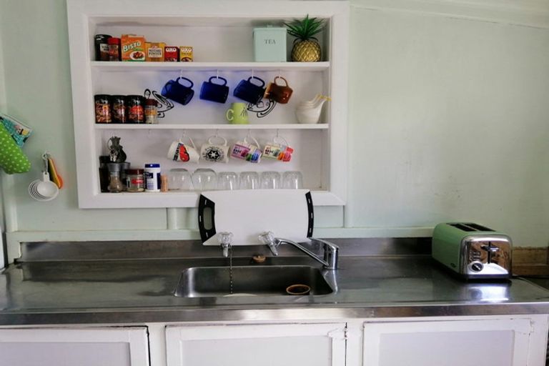 Photo of property in 10 Tukapa Street, Westown, New Plymouth, 4310