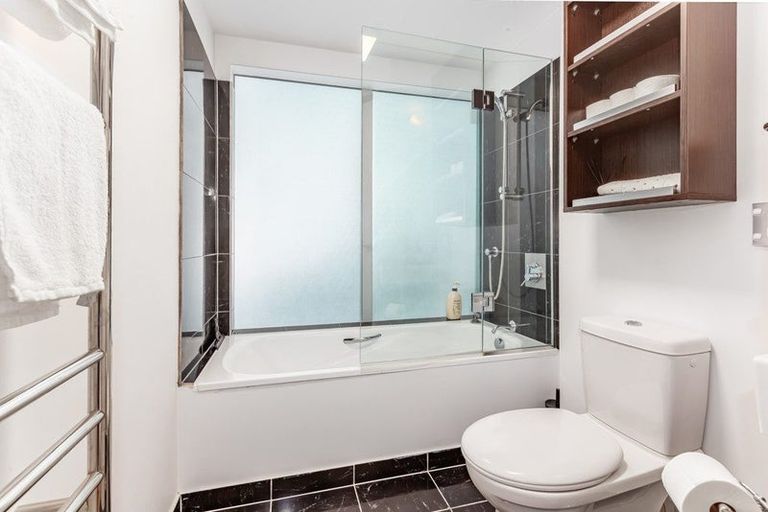 Photo of property in Aqua, 13/74 Oriental Parade, Oriental Bay, Wellington, 6011