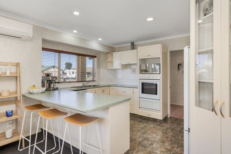 Photo of property in 16 Sandhurst Drive, Papamoa Beach, Papamoa, 3118