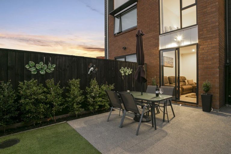 Photo of property in 62 Hobsonville Point Road, Hobsonville, Auckland, 0616