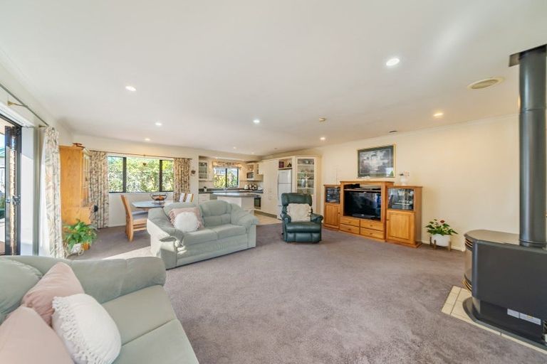 Photo of property in 51 Fraser Crescent, Elderslea, Upper Hutt, 5018