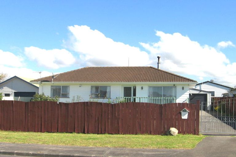 Photo of property in 12 Glenhaven Place, Te Atatu Peninsula, Auckland, 0610