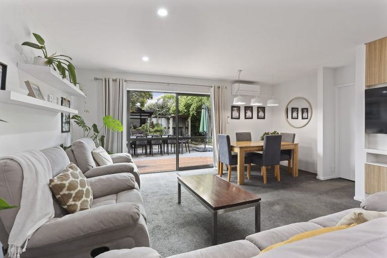 Photo of property in 10 Pyatt Place, Redwood, Christchurch, 8051