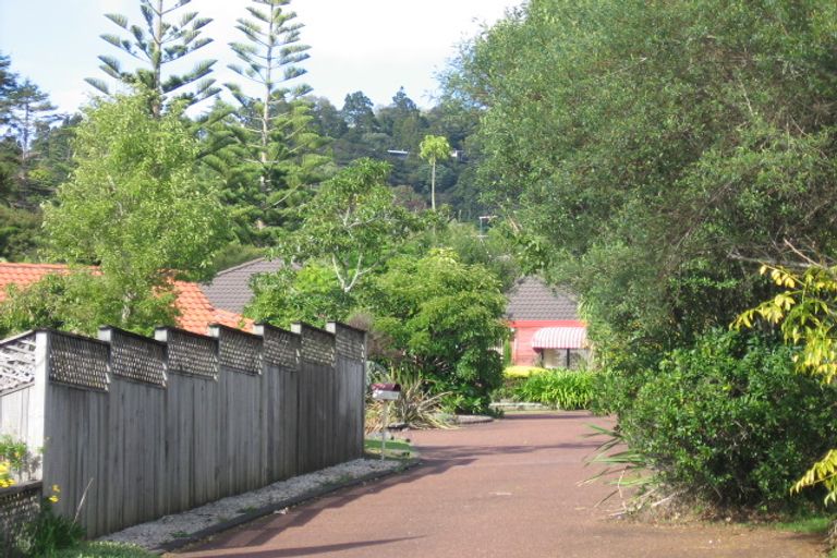 Photo of property in 4a Woodfern Crescent, Titirangi, Auckland, 0604