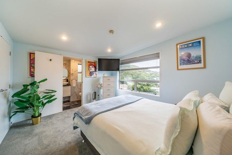 Photo of property in 15 Marjory Close, Broadmeadows, Wellington, 6035