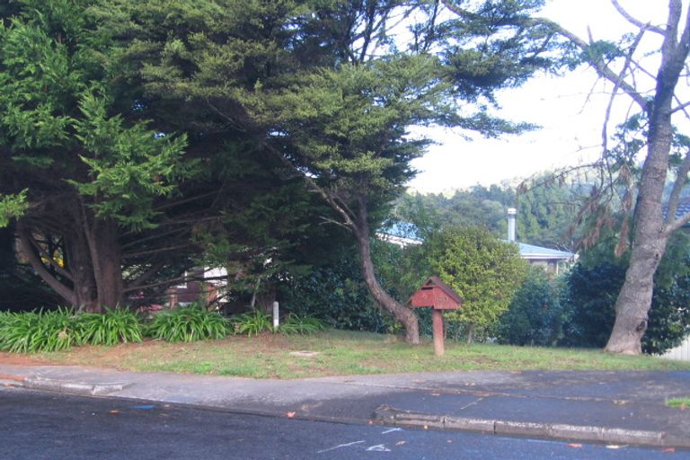 Photo of property in 61 Rimutaka Place, Titirangi, Auckland, 0604