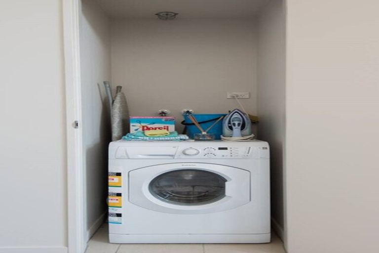 Photo of property in Nouvo Apartments, 5f/21 Rugby Street, Mount Cook, Wellington, 6021