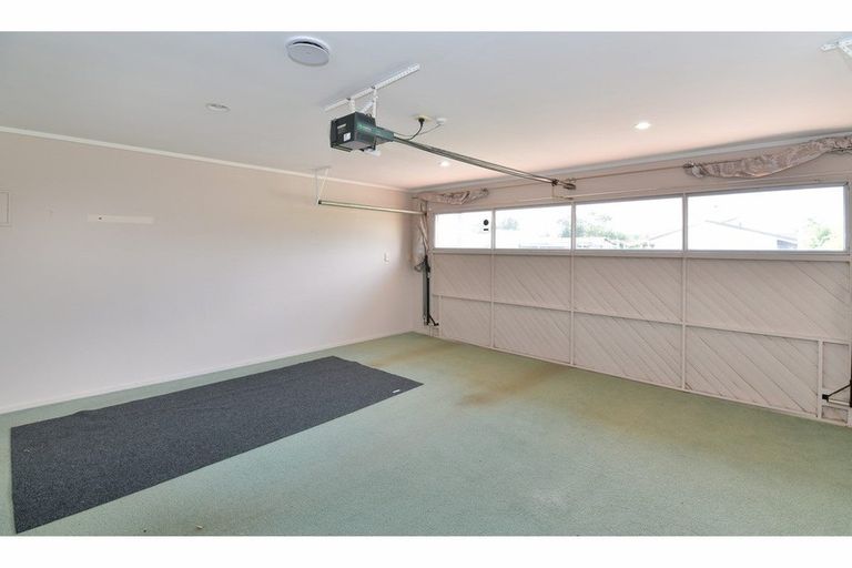 Photo of property in 1 Lakeside Drive, Orewa, 0931