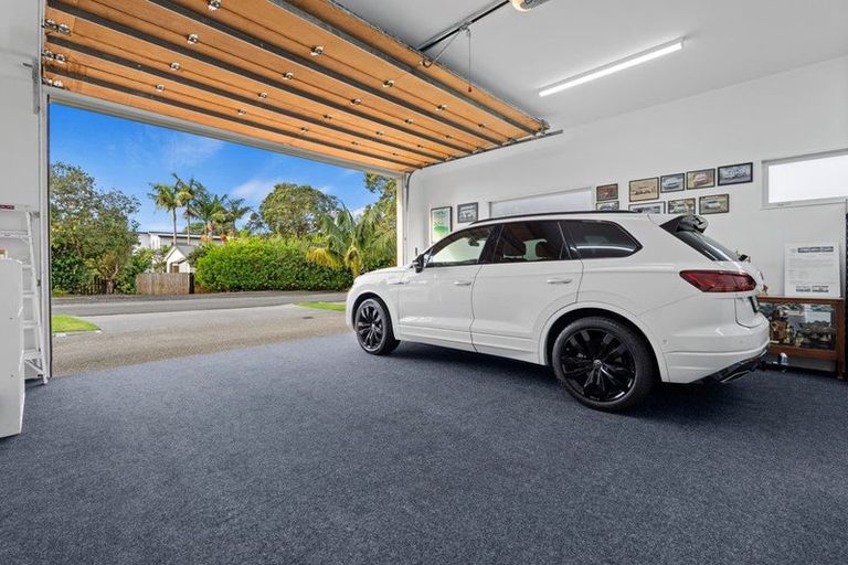Photo of property in 52 Walton Street, Red Beach, 0932