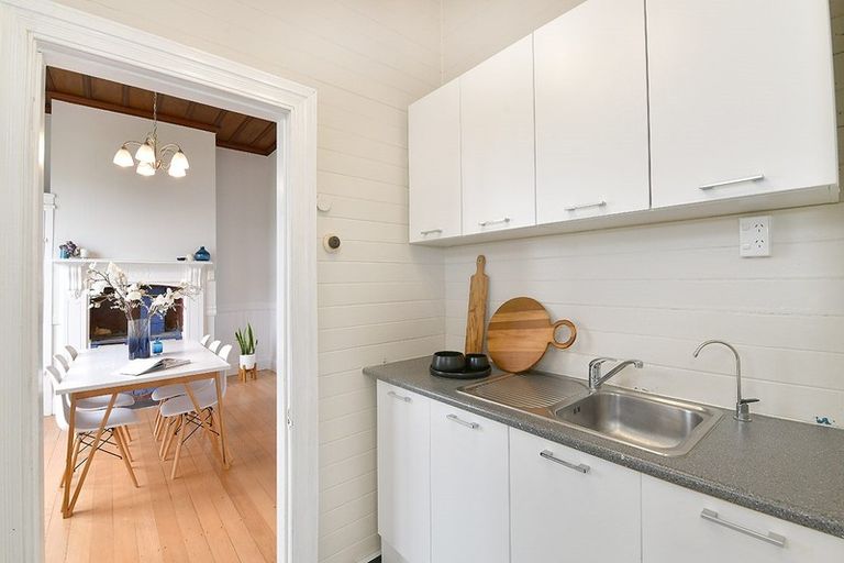 Photo of property in 21 Railway Street, Helensville, 0800