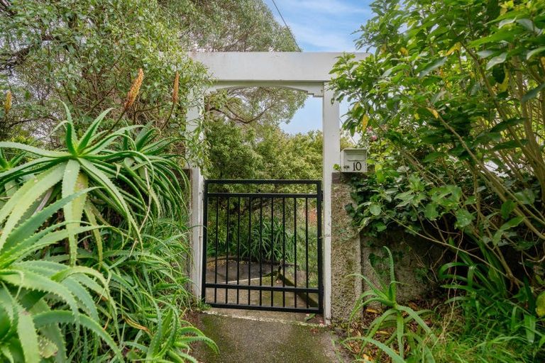 Photo of property in 10 Te Anau Avenue, Hataitai, Wellington, 6021