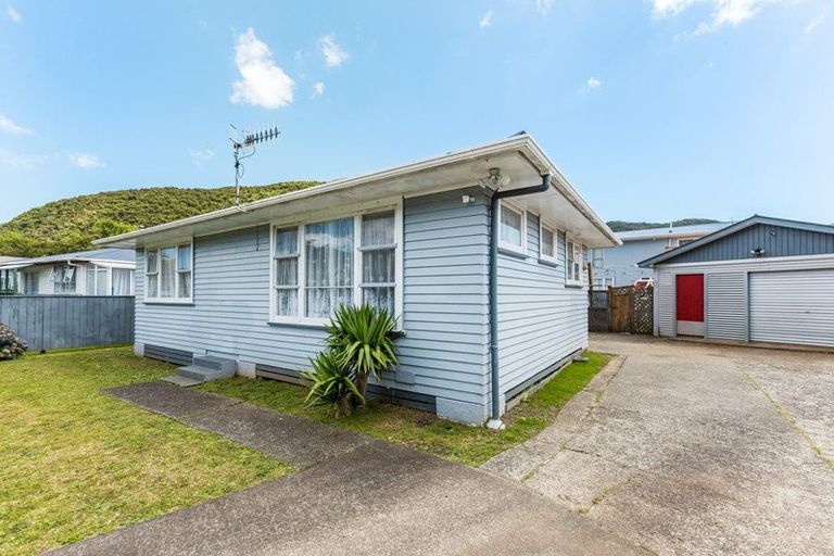 Photo of property in 51 Parenga Street, Wainuiomata, Lower Hutt, 5014