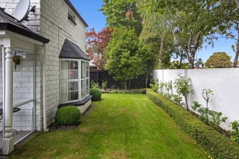 Photo of property in 244 Memorial Avenue, Burnside, Christchurch, 8053