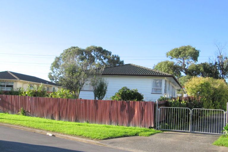 Photo of property in 9 Pesaro Place, Clover Park, Auckland, 2023